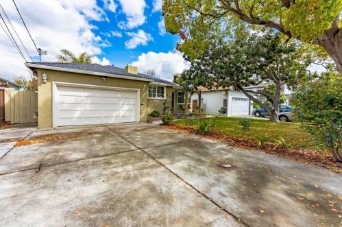 236 Wisteria Dr, Palo Alto, CA 94303-2614