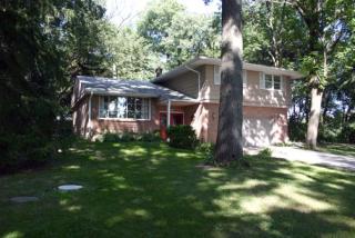 5094 Sherwood Forest Rd, Rockford, IL 61109-2735