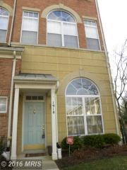 1918 Crescent Park Dr, Herndon VA  20190-3287 exterior