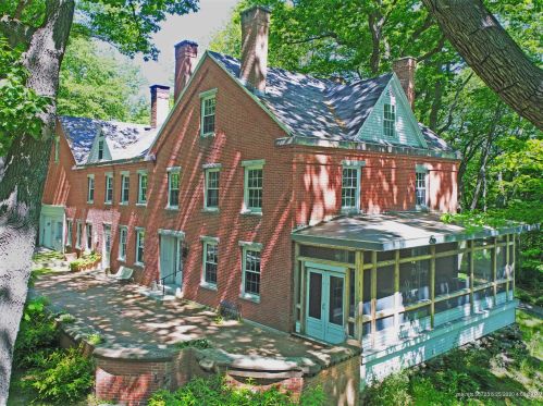 34 Mills Rd, Newcastle, ME 04553-3407