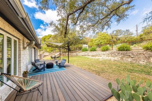 7100 Dunkirk Dr, Austin TX  78736-1805 exterior