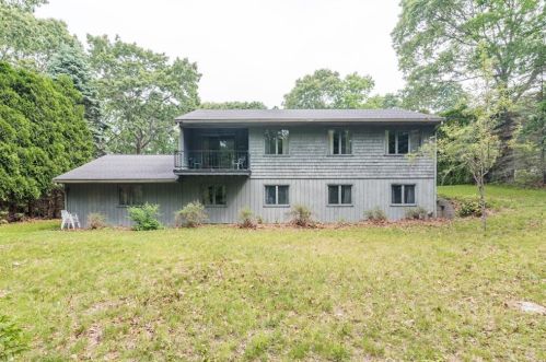 13 Valley Dr, Westerly, RI 02891-3911