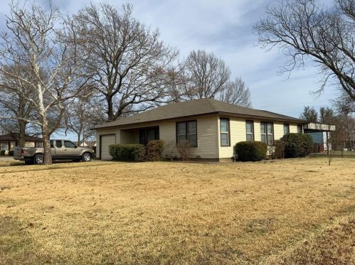 203 Hickory St, Muenster, TX 76252-2771