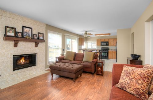 1198 Knollwood Dr, Carol Stream IL  60188-2943 exterior