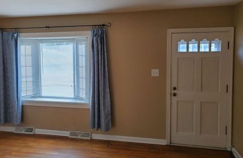 197 Virginia St, Hobart, IN 46342-4114