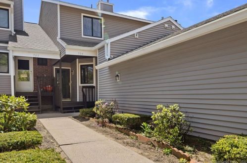 704 Mill Pond Dr, Wapping, CT 06074-4328