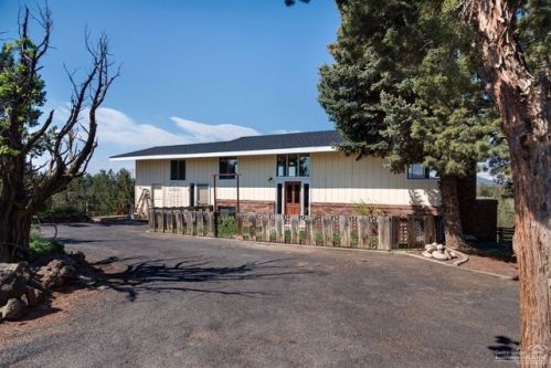 1585 35 St, Eagle Crest OR  97756-7839 exterior