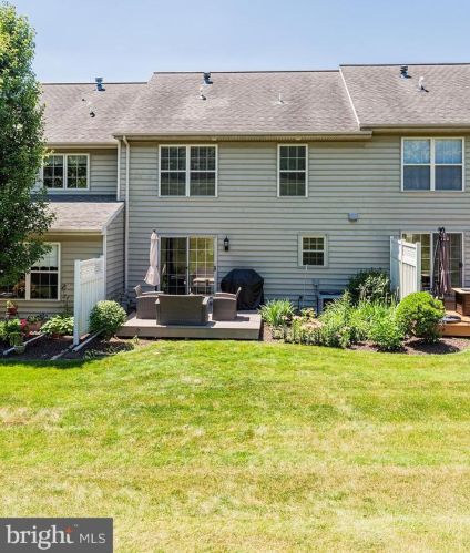 673 Royal Vw Dr, Lancaster PA  17601-2873 exterior