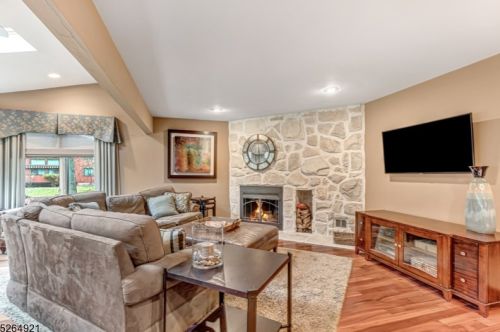 10 Andover Ave, Bridgewater, NJ 08807-2674