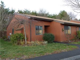 541 Asbury Rdg, Huntington CT  06484-4878 exterior