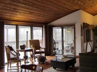 2839 Dillinger Rd, Carbondale, IL 62901-8105