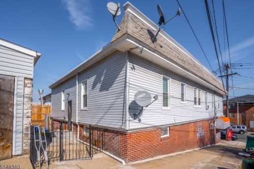 399 Stuyvesant Ave, Irvington, NJ 07111-1652