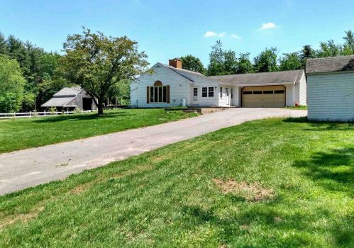 52 Perkins Rd, Londonderry, NH 03053-2432