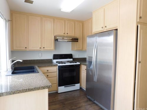 16 Fox Holw, Irvine CA  92614-5493 exterior