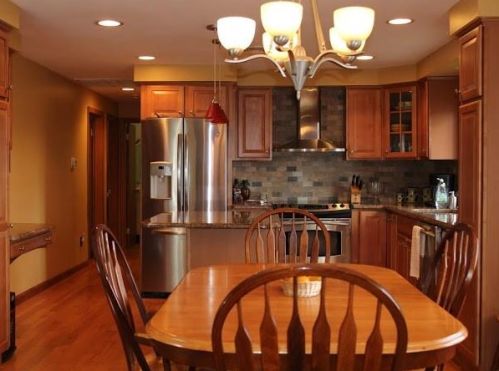 3 Colony Dr, Providence, RI 02919-2305