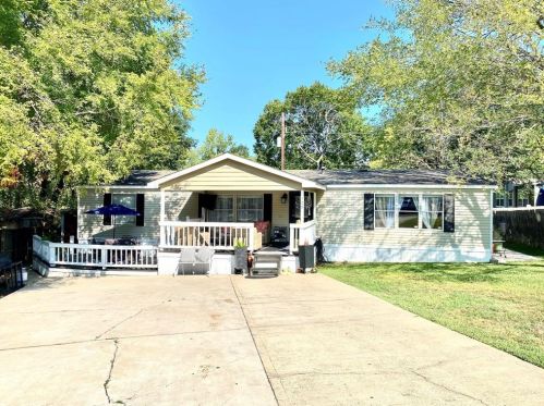 108 Ashley Ln, Huntsville, TX 77320-5493