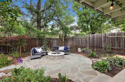 1833 Leo Ln, Concord CA  94521-2348 exterior