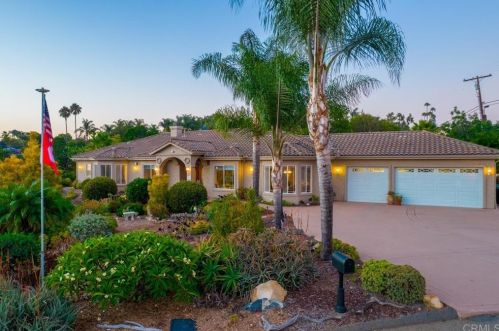 2021 Pleasant Heights Dr, Vista CA  92084-2844 exterior