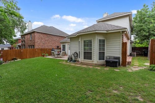 5800 Fathom Dr, Fort Worth TX  76135-7013 exterior