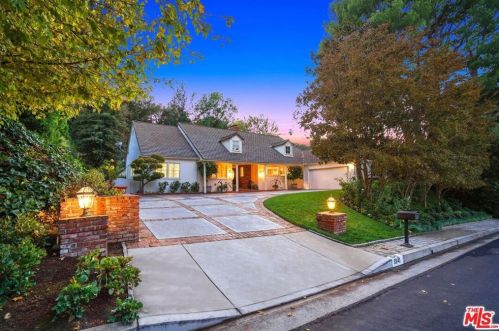 3541 Valley Meadow Rd, Van Nuys, CA 91403-4840
