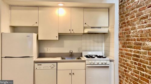 330 Juniper St, Philadelphia, PA 19107-5818