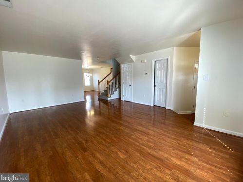 213 Morningside Dr, Falling Waters, WV 25419-4055