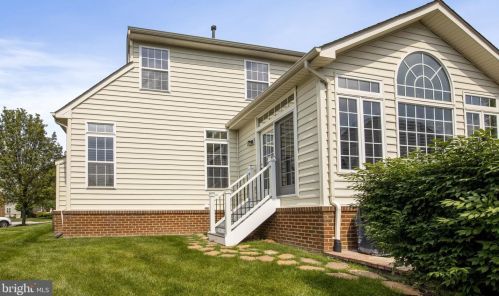 6820 Mandalay Ct, Gainesville, VA 20155-4493