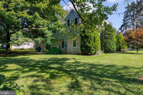 1883 Manchester Ln, Lancaster PA  17601-6210 exterior