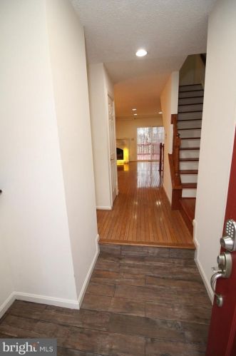 8092 Whitlers Creek Ct, Springfield, VA 22152-3644