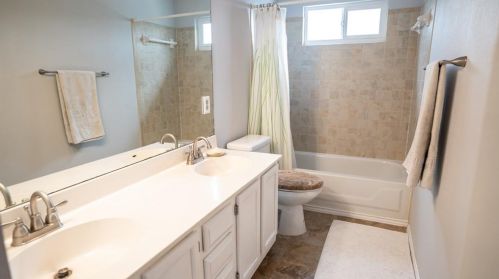 8113 Doe Mdw Dr, Austin TX  78749-2866 exterior