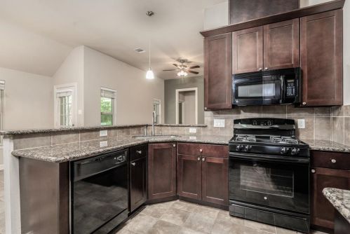 203 Maple Ln, Conroe TX  77304-2589 exterior