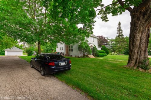 8218 Hillside Rd, Bull Valley, IL 60014-2836