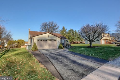 3601 Middleboro Rd, York PA  17315-4466 exterior