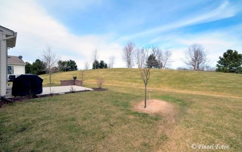 1880 Beachview Rd, Pingree Grove, IL 60140-2047