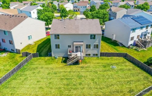 439 Westport Dr, Pingree Grove IL  60140-9172 exterior