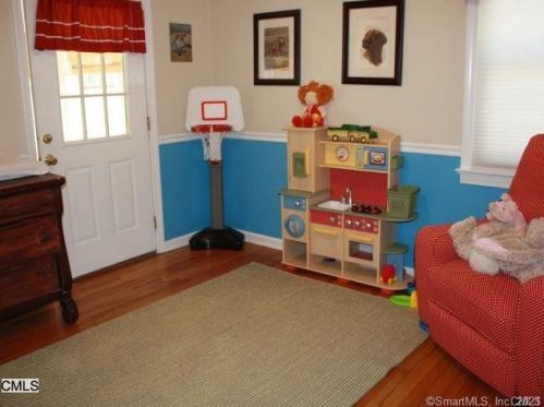 9 Triangle St, Norwalk CT  06855-1603 exterior