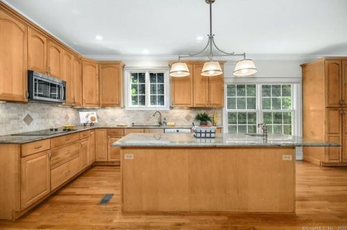5 Christopher Ln, Norwalk CT  06851-3325 exterior