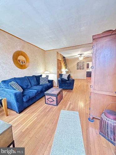 1326 3rd St, Philadelphia, PA 19147-6031