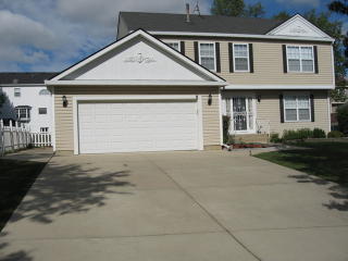 8 Jonquil Ct, Streamwood, IL 60107-3313