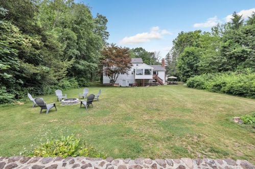 24 Morgan Dr, Wallingford CT  06492-2641 exterior