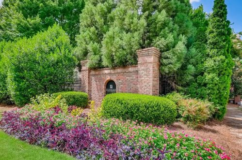 5569 High Point Rd, Atlanta GA  30342-5038 exterior