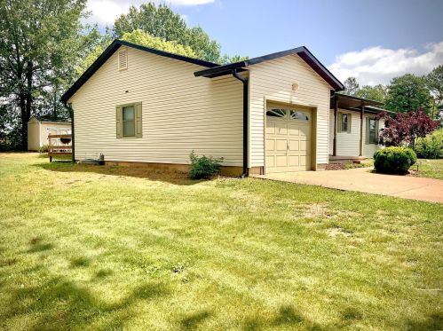 1029 Louisiana St, Spring Bluff, MO 63080-1009