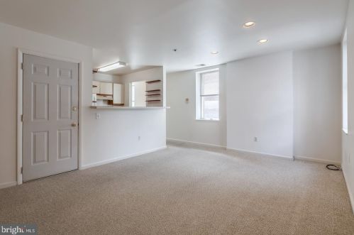 302 10th St, Philadelphia, PA 19107-6117