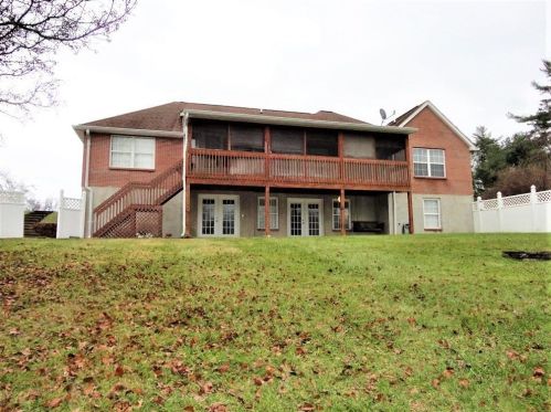 6476 Hayes Rd, Cincinnati, OH 45248-1402