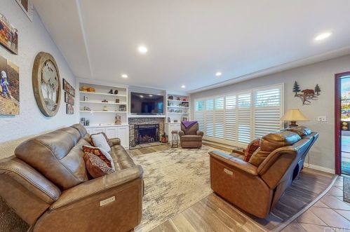 1037 Wanda Dr, Anaheim, CA 92805-1553