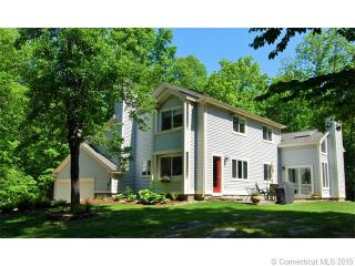 32 Majus Dr, Coventry, CT 06238-1561