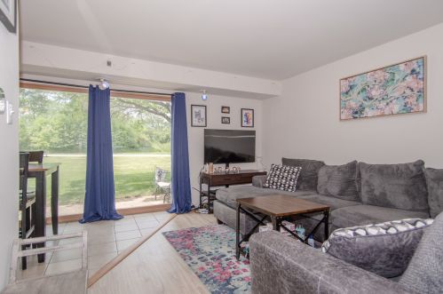 2 Cour Deauville, Palos Hills, IL 60465-2406