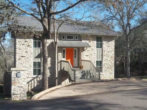 202 Rolling Hill Dr, Halsted, TX 78945-5726