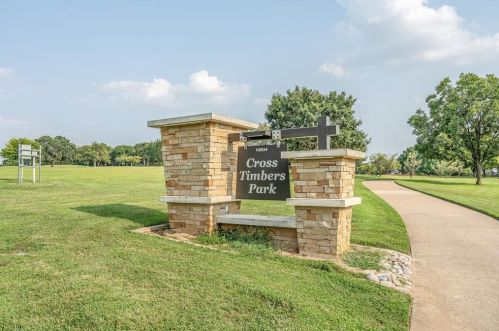 7025 Lincoln Dr, Fort Worth TX  76182-7663 exterior