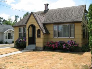 526 Walnut St, Beaverton, OR 97123-5662